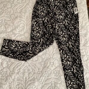 Old Navy Black and White Patterned High Rise Pixie Pants NWT